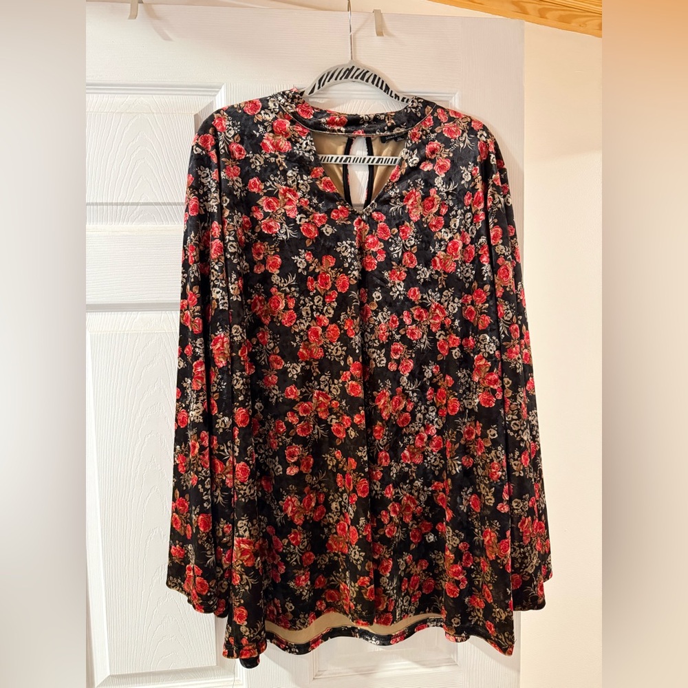 Suzanne Betro Floral Black and Red Top